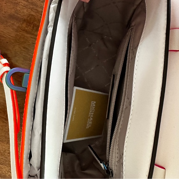 Michael Kors Manhattan Crossbody Bag Optic White with Oil Slick hardware finish. - Picture 15 of 16